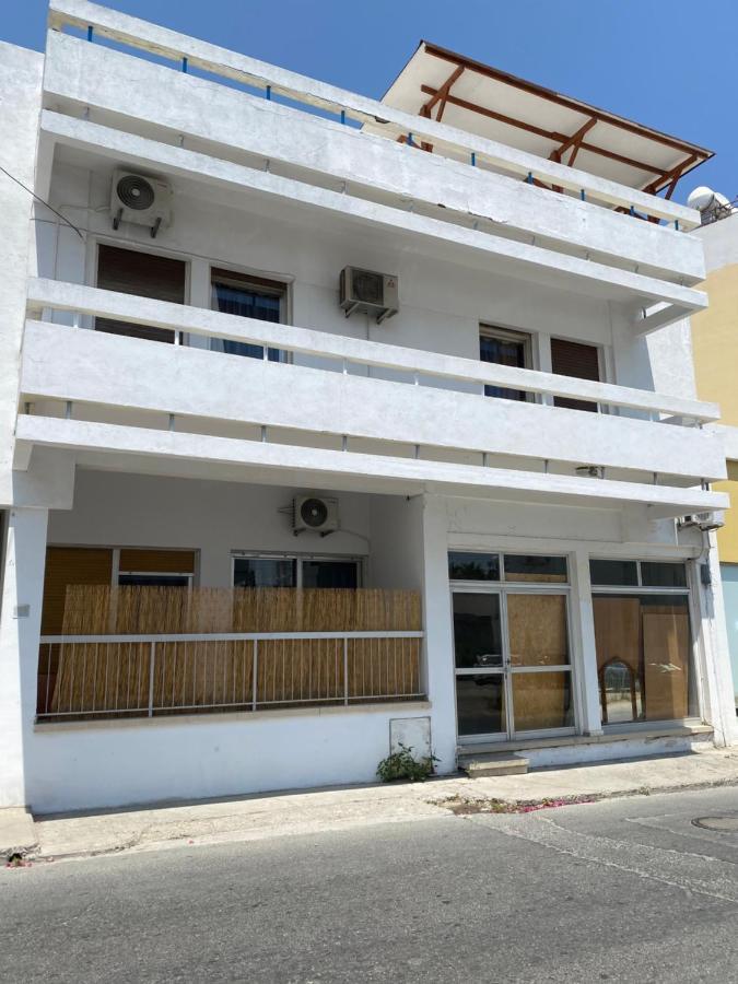 Hostel Past Or Tail Larnaca Exterior photo